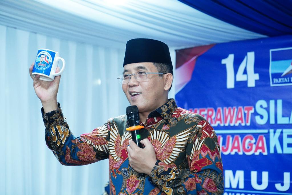 PDemokratjkt's tweet photo. Ketua Demokrat Jakarta, @RAMujiyono menggelar acara silaturahmi untuk merajut kebersamaan di masa kampanye ini. Ketua Komisi A DPRD DKI Jakarta itu masif melakukan sosialisasi Partai Demokrat nomor 14.

#KemenanganBersama2024
#DemokratS14P
#DemokratBersamaPrabowo https://t.co/R8pifbjbPl