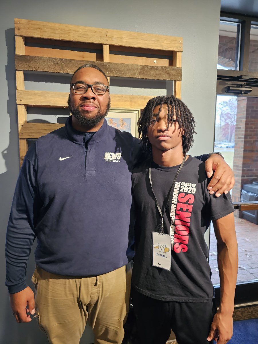 Antonio Perry II tweet media