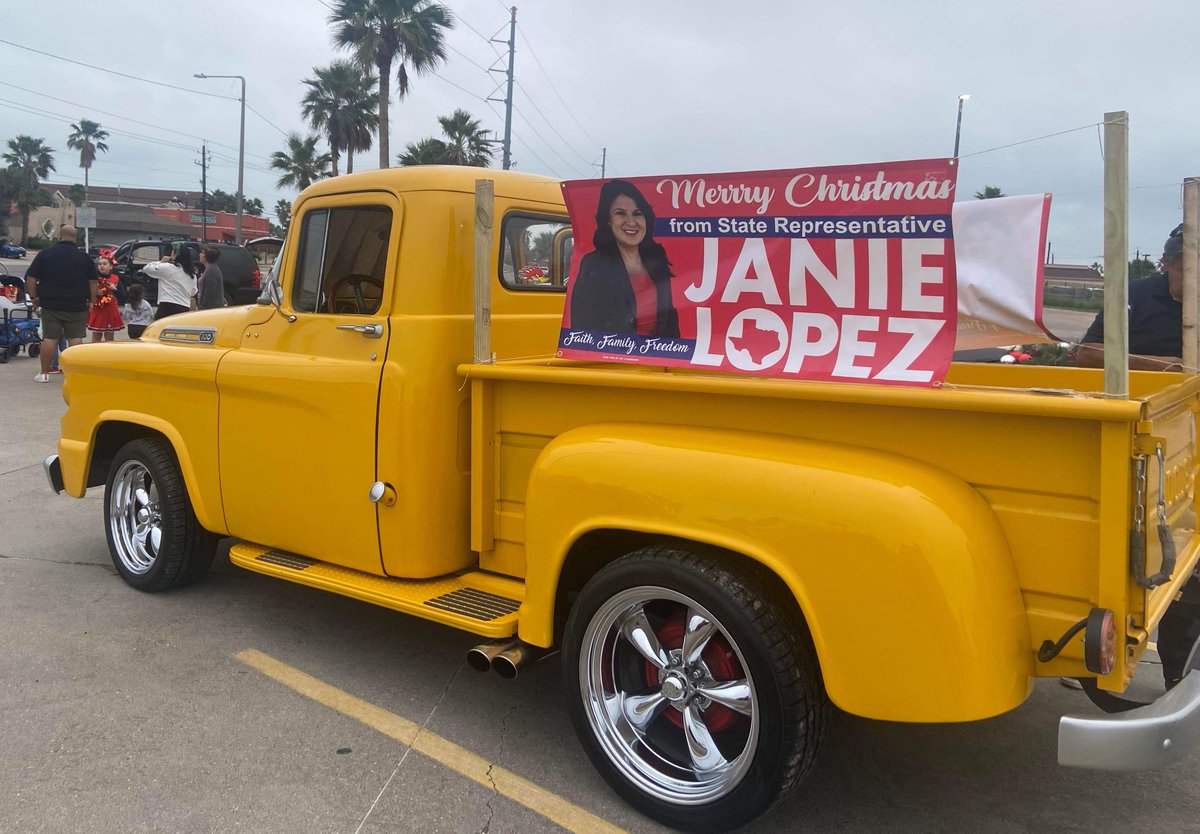 JanieLopezForTX's tweet photo. Team Janie Lopez and the Grinch had a blast at the South Padre Island Christmas parade, spreading holiday cheer with festive floats and joyful tunes. Thanks to all who joined us for a jolly good time! #HolidayFun #SPIChristmasParade #TeamJanieLopez #GrinchJoy https://t.co/sOSkHtu1Jd