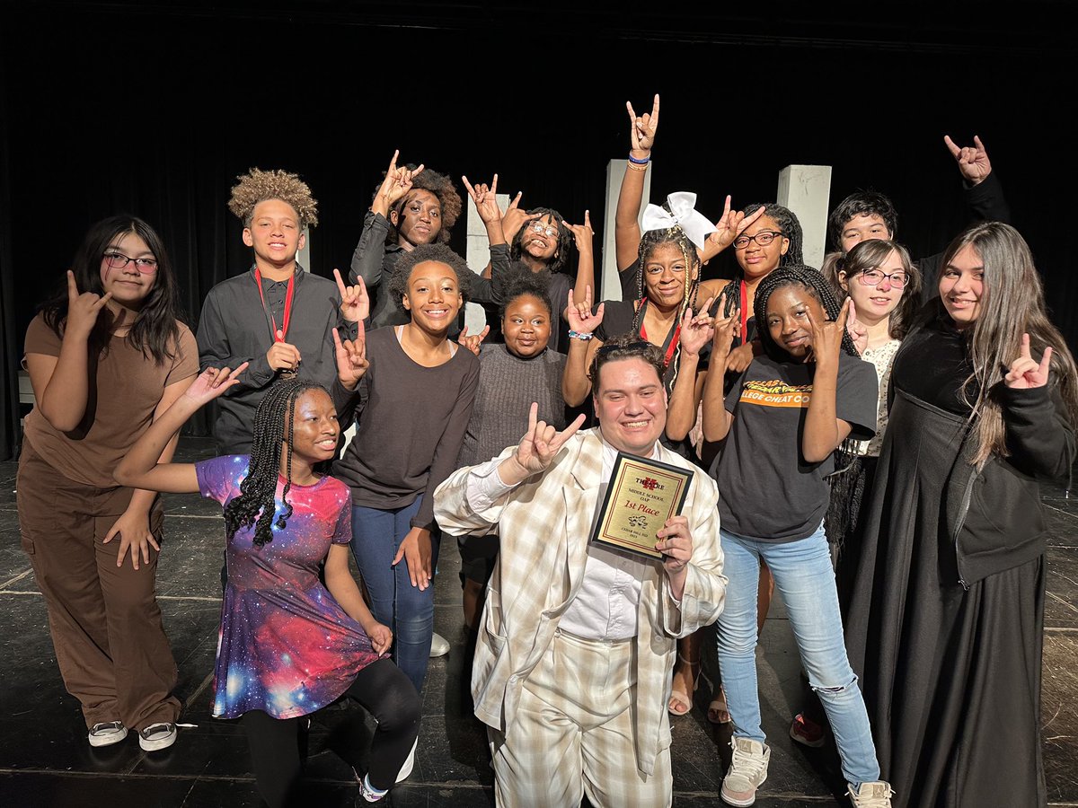 Pmsdramageeks tweet media