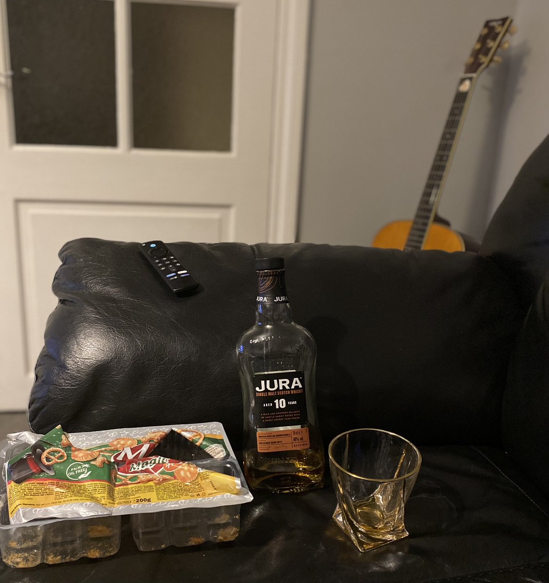 So everyone’s in bed and I’m finishing off all the snacks and booze by myself, whilst listening to late night R.E.M 🫤 🥃 🎧