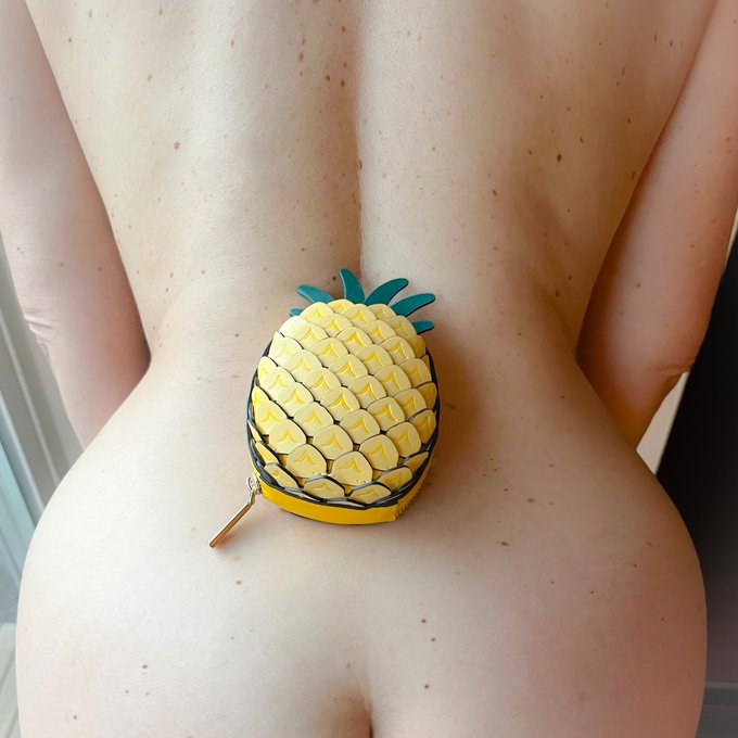 Is it🍑or🍍? #phoebeswinger  Click🔔'Notify'🔔 so you know when I post! Feel free to: Re-tweet, Comment,<a href="/tag/phoebeswinger"class="tags">#phoebeswinger</a>