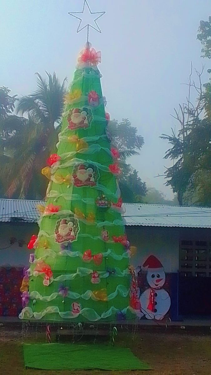 sammybardayan's tweet photo. Muy buen rato con los niños en la Encendida del Arbolito de Navidad en la escuela de San Valentín 🎄 🎅🏼 🤶 ❤️ https://t.co/jjSdEmWF0D