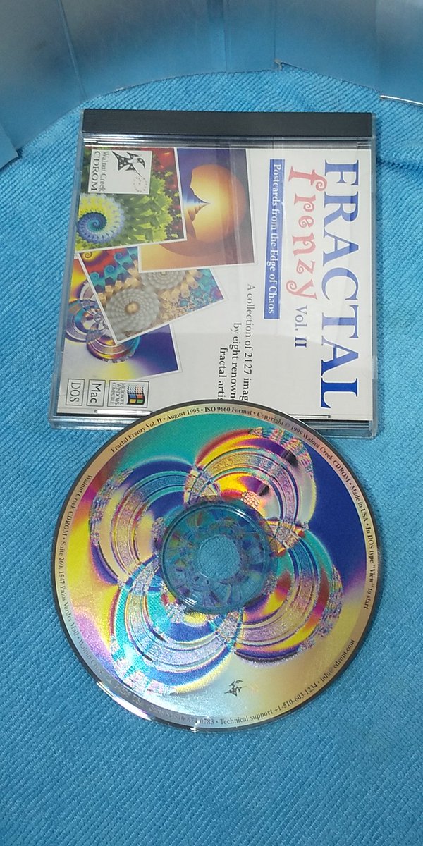 nagao26's tweet image. おはようございます。
マンデルブロ集合に
配色してました。
年代物のフラクタルのCD-ROM。
黒色 マンデルブロ集合。
発散数 <2 偶数 緑色。
同  奇数 赤色。
#マンデルブロ集合
#RaspberryPico #RP2040 #ili9341 #CircuitPython #Python
#フラクタル #カオス
#混沌
