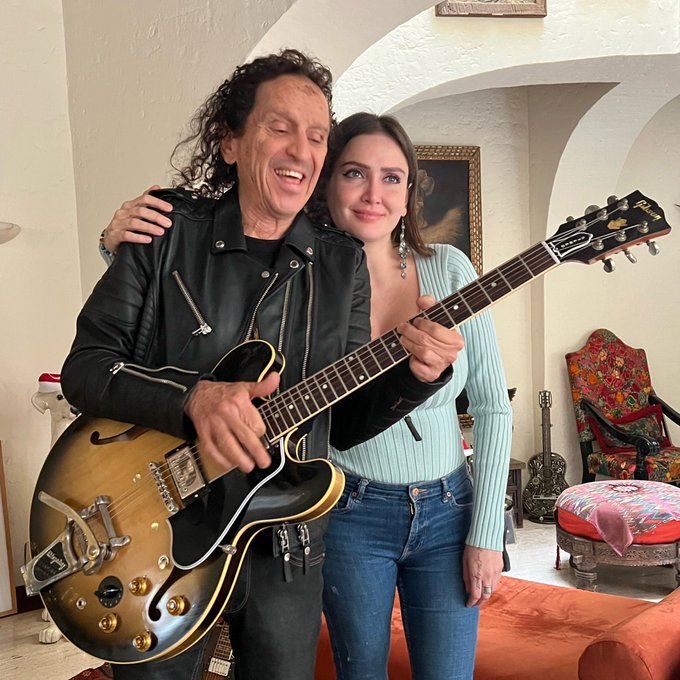 Festejando a mi pap&aacute; ❤️&zwj;🔥🎁🥂🎊🎉🎈🎂🎂🎂 feliz cumplea&ntilde;os !! https://t.co/Hpp8SXABBW