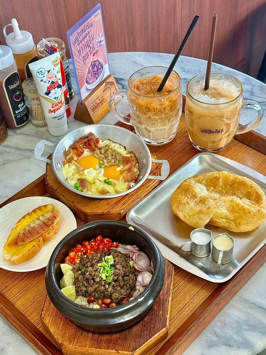 Remember this location when you come to Bangkok! 70-year-old Thai breakfast shop🍳  😋