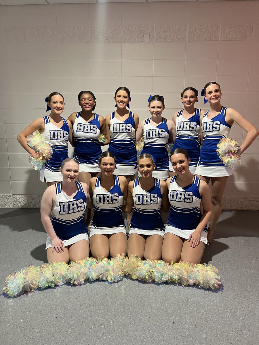 DHSdiamondline's tweet photo. First competition of the season ✅
So proud of these dancers and can’t wait to see where this season takes us!!

Thank you to all the parents who made this weekend possible, and congrats Sierra B. on her 2nd place finish in the Senior Solo division!! 💙🤍 https://t.co/uUEW2nmbq6