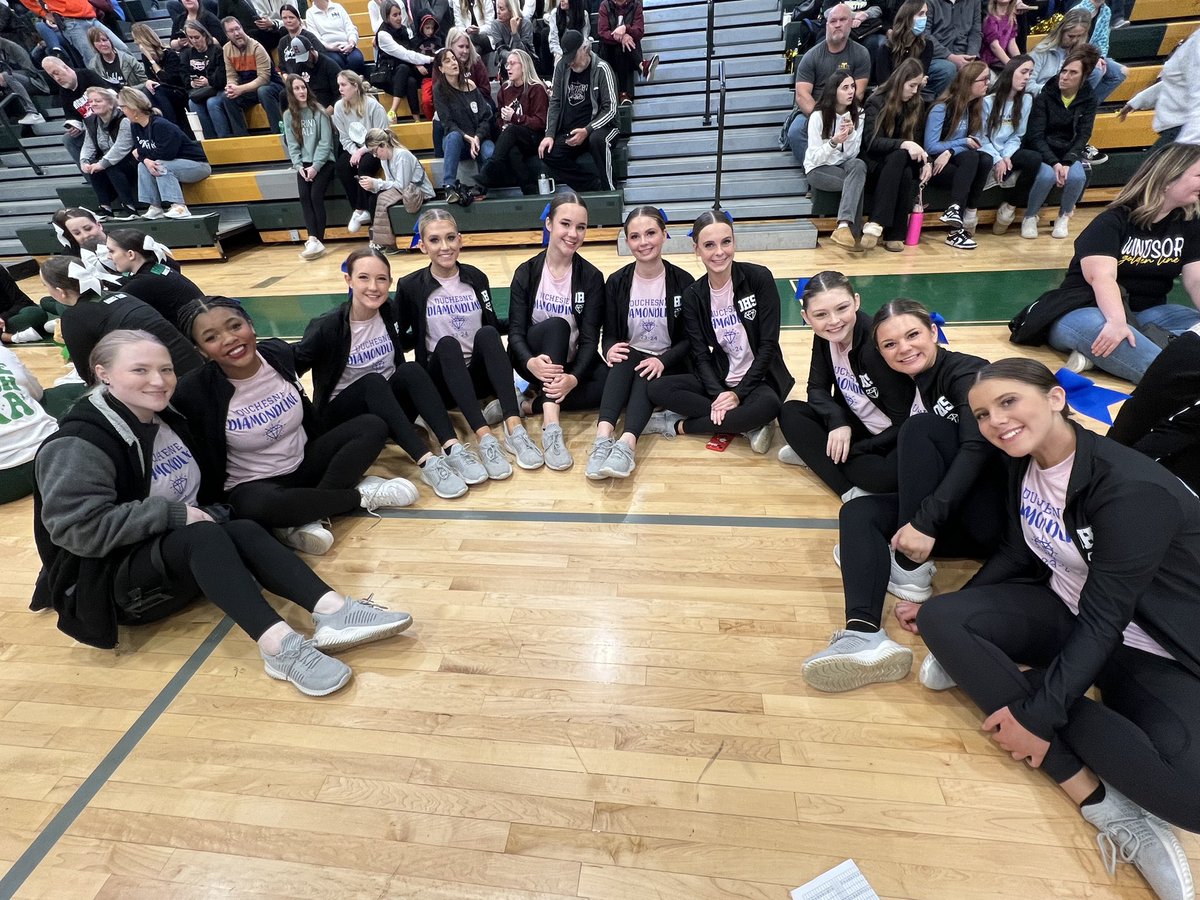 First competition of the season ✅
So proud of these dancers and can’t wait to see where this season takes us!!

Thank you to all the parents who made this weekend possible, and congrats Sierra B. on her 2nd place finish in the Senior Solo division!! 💙🤍