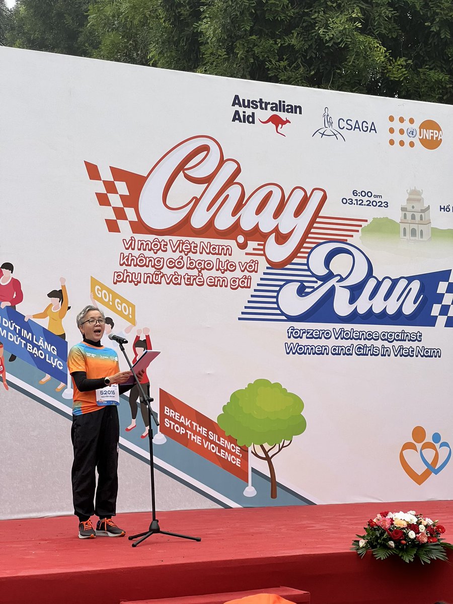 unfpa_vietnam's tweet photo. Bạo lực giới vẫn là hình thức vi phạm quyền con người dai dẳng, nhưng lại vẫn còn bị xem nhẹ trên thế giới.
@MattJacksonUN, @AusAmbVN & #CSAGA chào mừng @uninvietnam, @irlembvietnam, @nzinvietnam, @SwedeninVN, @SwissAmbVietnam & tất cả các VĐV tham gia chạy! https://t.co/5OQ0svfacK