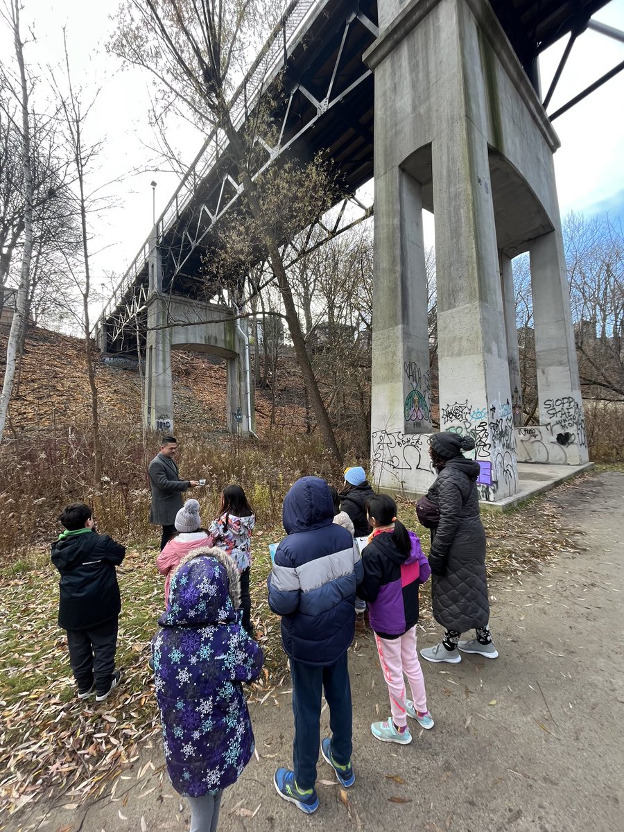 alter_edenism's tweet photo. Wonderful Water Walk with Nature &amp; Nibi loving students from Rawlinson CS. Water is Life and ‘She supports Nature’! Miigwetch to VP Vince Spadaro, Ms El-Kassem &amp; Mme Karen for connecting us! @TDSB_Rawlinson, @UIEC_Tdsb @TDSB @debbiedonsky https://t.co/0hZDGK559o