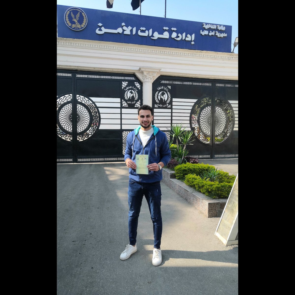 " وَكَانَ فَضْلُ اللَّهِ عَلَيْكَ عَظِيمًا "    
الحمدلله تم انتهاء الخدمه العسكريه بنجاح👮‍♂️
اللهم وفقني في ما هو قادم واجعله ياربي اجمل وافضل من كل التوقعات ربي لا تحرمنى طموحاً أسعى لأجله ، ربى أنزل علي أيامى القادمة توفيقك ورضاك ويَسر ليّ أموري يا اللّه❤️ 
خلصت ب قدوه حسنه 😂