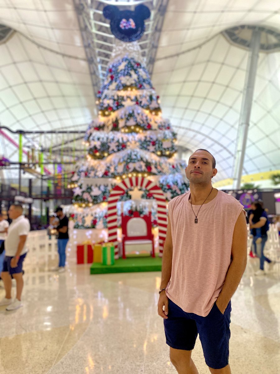 xvrlopez's tweet photo. Si quieres una navidad próspera siembra amigos ♥️

Epa ¿Qué tal este nuevo look?

#Navidad #christmas https://t.co/39ZwbGopQm