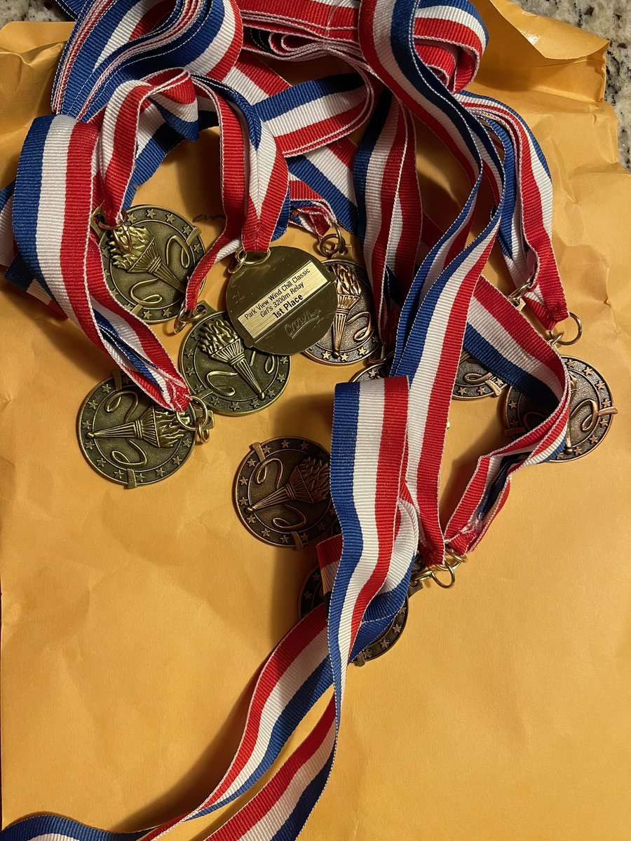 annandaletrack's tweet photo. 🤫…..Good 🅰️ efforts today at ParkView Invite ~ a few scenes from the day : girls 4x800 winners/ girls 4x200 B-C team 4th place and some really huge PR’s and medal winners.#chasing1981 @AtomsAthletics @julianscarbrou1 @coachmarkwhite @theablast @atomsyearbook https://t.co/qhwrCUAPIM