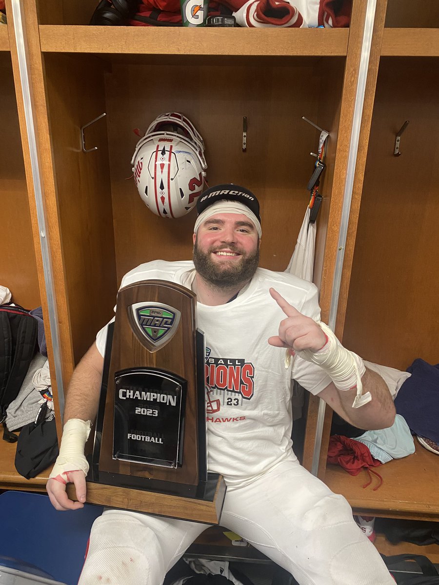 bajackson24's tweet photo. Love this team! Unreal! 2023 MAC CHAMPS‼️ #RingMe💍 https://t.co/bJSzjjNsxh