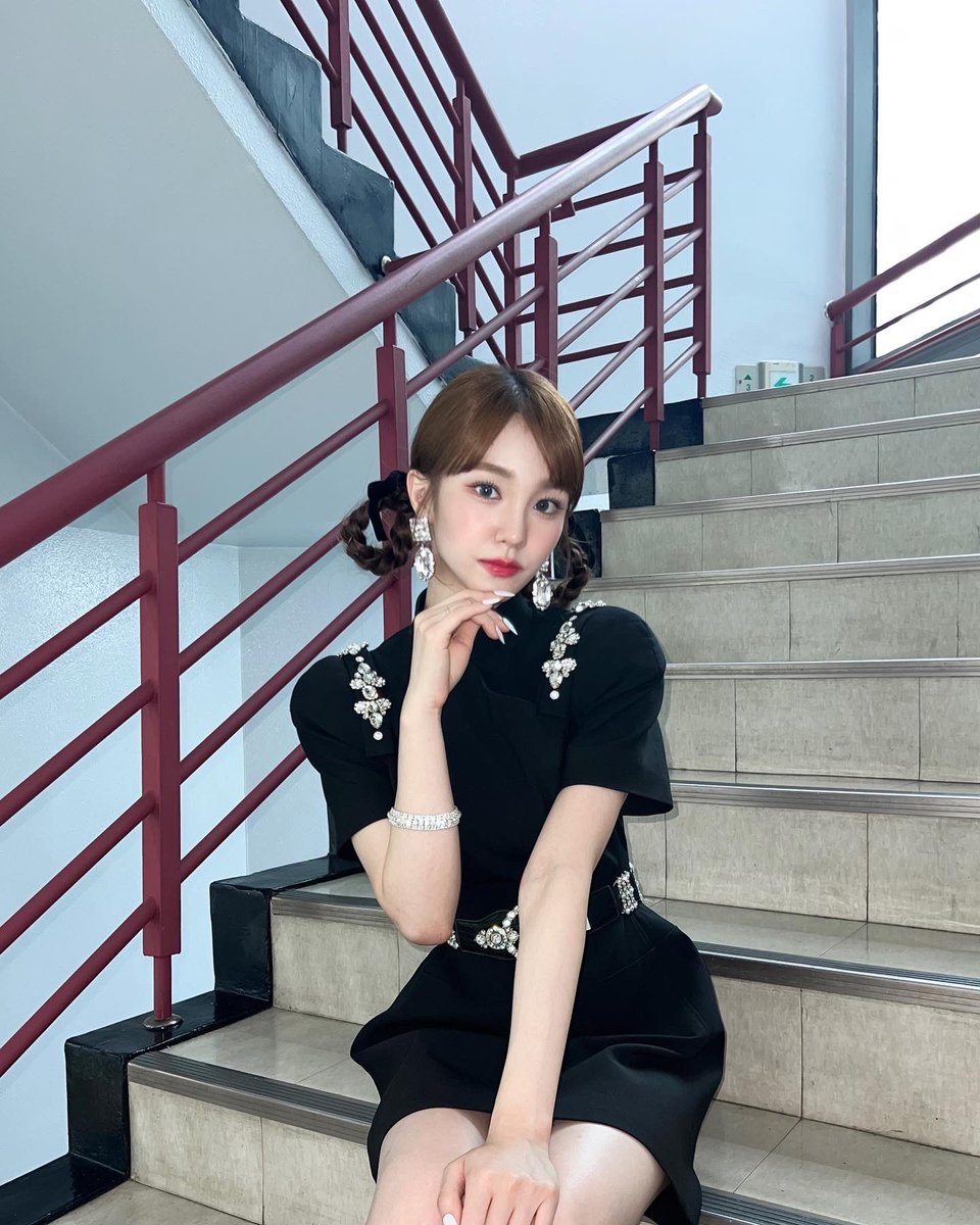 catchstraw's tweet photo. 𝚈a estoy aquí para presenciar #𝚜i𝐫ë𝕟s·ꪆਓb𝕒𝚌k y cantar con todas mis fuerzas #𝑨n𝕥i𝑓rägi𝕝e脆い𝚜i𝐫ë𝕟s! 𝙿ero antes debo presentarles a mis novias <3 𝚋un𝑛y 🐰⋆˙ ◌ is in « 𝑙♡ve » dångǝr ★ una canción totalmente dedicada a ellas, vamos #𝑨n𝕥i𝑓rägi𝕝e𖠇᭄ʼ𝕔𝐥üb! https://t.co/X2MiIasGAr