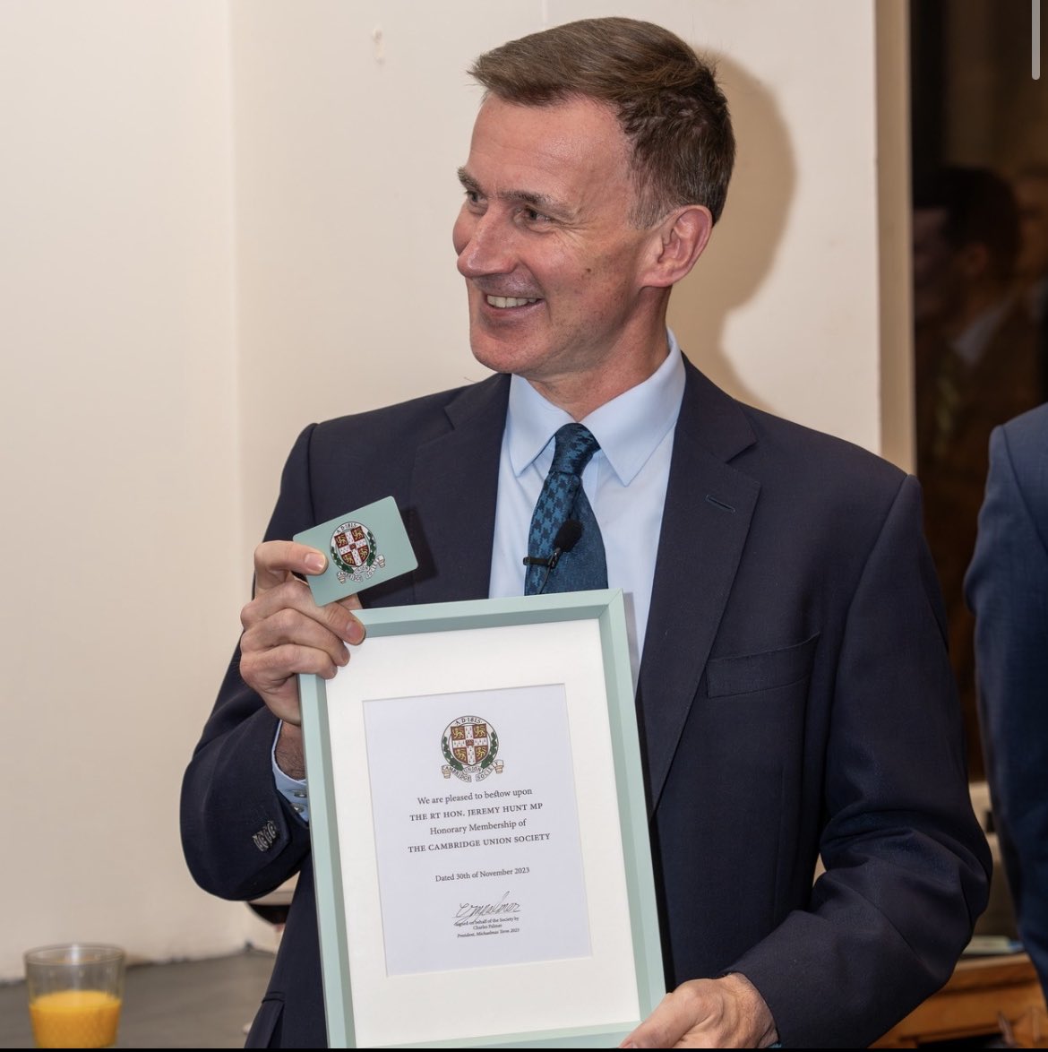 It was an honour to welcome the Chancellor of the Exchequer, @Jeremy_Hunt, at the Union for the final event of term. The chamber was packed with members as Mr Hunt spoke about the power of politics to create meaningful change, whilst debating his record in government.