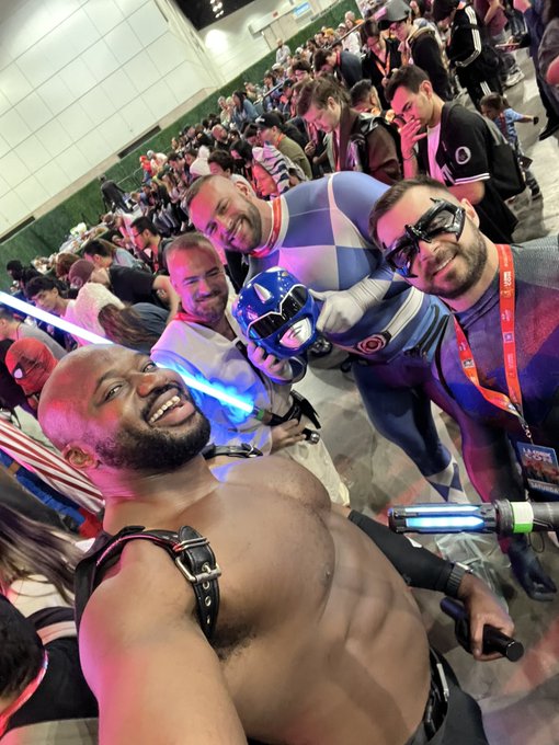 I went to my first Con today! @CocoaMuscle invited me to LA for comic con, and I had a blast!  This is<a class="tags" target="_blank" title="On Twitter" href="/?out=eyJ0eXAiOiJKV1QiLCJhbGciOiJIUzUxMiJ9.eyJpYXQiOjE3MjA3NjE5NjksImlzcyI6InR3cG9ybnN0YXJzLmNvbSIsIm5iZiI6MTcyMDc2MTk2OSwiZXhwIjoxNzUyMjk3OTY5LCJyZWRpcmVjdF91cmwiOiJodHRwczovL3R3aXR0ZXIuY29tL0NvY29hTXVzY2xlIn0.x6Mnmk5GK_pzVW--O5Q0TnMpnXpurw9XAUTk4PZz1dd7hbbhTiCs4sGDXfJFcq9XOA-pSedEeW0IOWfnzu6B2w">@CocoaMuscle</a><a href="/tag/flexfriday"class="tags"><span>#flexfriday</span></a>