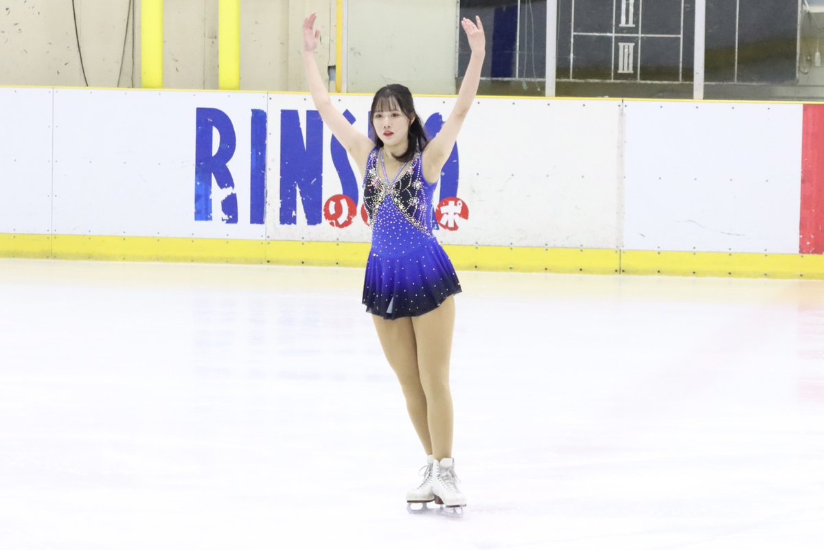 kanspo's tweet image. 【アイススケート】第72回関西学生氷上競技選手権大会２日目／於・大阪府立臨海スポーツセンター

［初・１級女子］
井上

すべてのジャンプをきれいに決め切る。ピアノの音色に合わせ、軽やかに舞った。