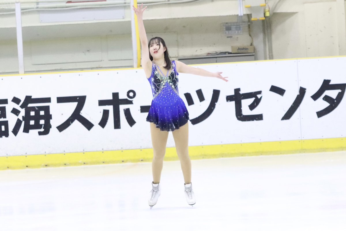 kanspo's tweet image. 【アイススケート】第72回関西学生氷上競技選手権大会２日目／於・大阪府立臨海スポーツセンター

［初・１級女子］
井上

すべてのジャンプをきれいに決め切る。ピアノの音色に合わせ、軽やかに舞った。