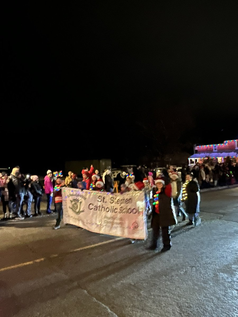 MsArcuriOCSB's tweet image. Cheering on St Stephen tonight at the Stittsville Parade of Lights! ❤️🎅🏼 @StStephenOCSB #ocsbHope #ocsb