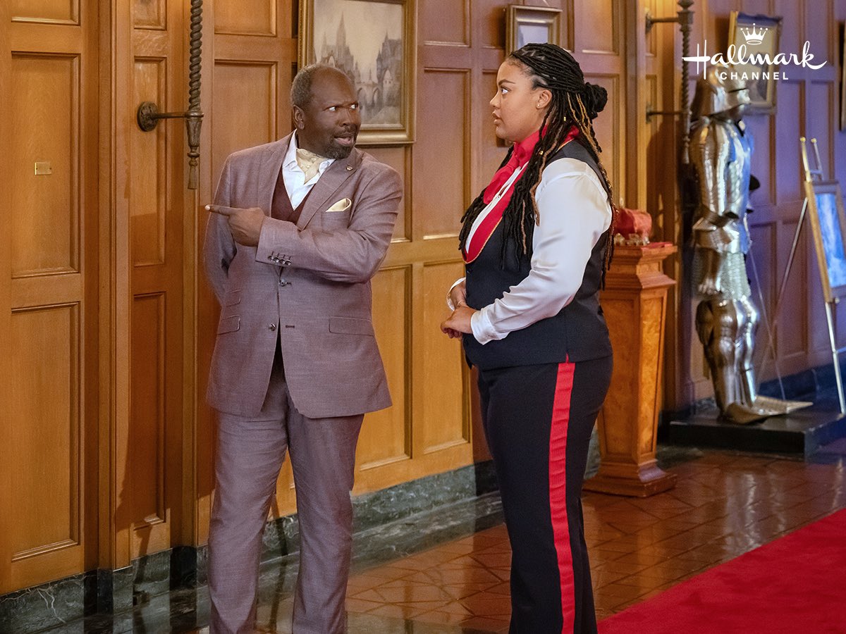 IamWillKemp's tweet image. #ANotSoRoyalChristmas @hallmarkchannel these two! 🚫👑🎄 ❤️❤️ #TaylorLove #RoyLewis