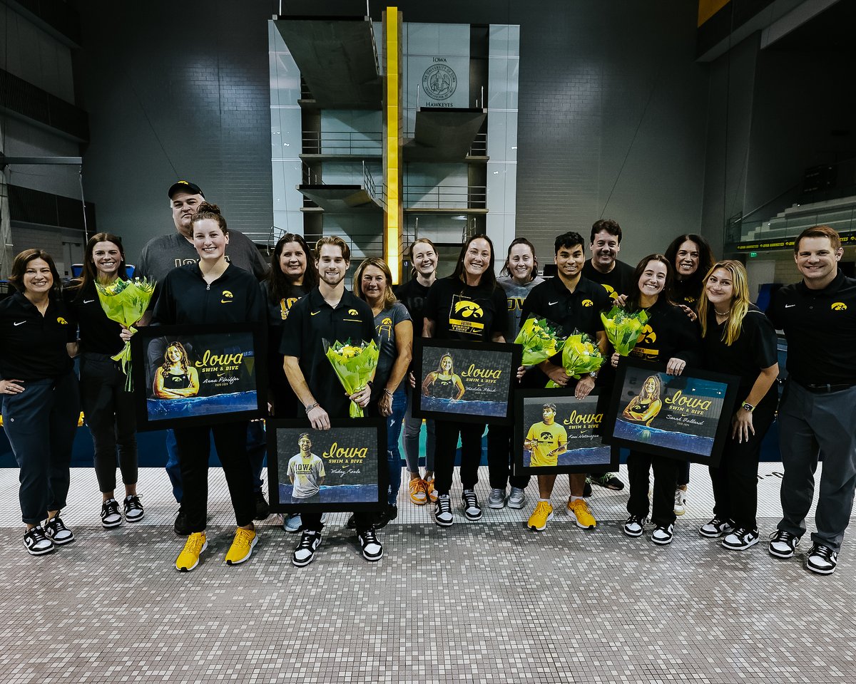 IowaSwimDive's tweet photo. 𝙎𝙚𝙣𝙞𝙤𝙧 𝙘𝙚𝙡𝙚𝙗𝙧𝙖𝙩𝙞𝙤𝙣!

Thank you seniors for your dedication and commitment to our team.

#Hawkeyes https://t.co/X6Oz2XdysJ