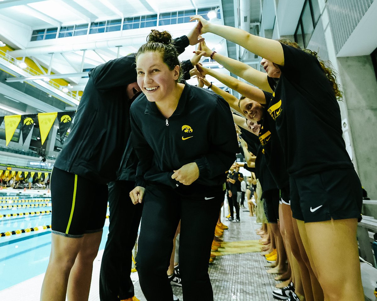 IowaSwimDive's tweet photo. 𝙎𝙚𝙣𝙞𝙤𝙧 𝙘𝙚𝙡𝙚𝙗𝙧𝙖𝙩𝙞𝙤𝙣!

Thank you seniors for your dedication and commitment to our team.

#Hawkeyes https://t.co/X6Oz2XdysJ