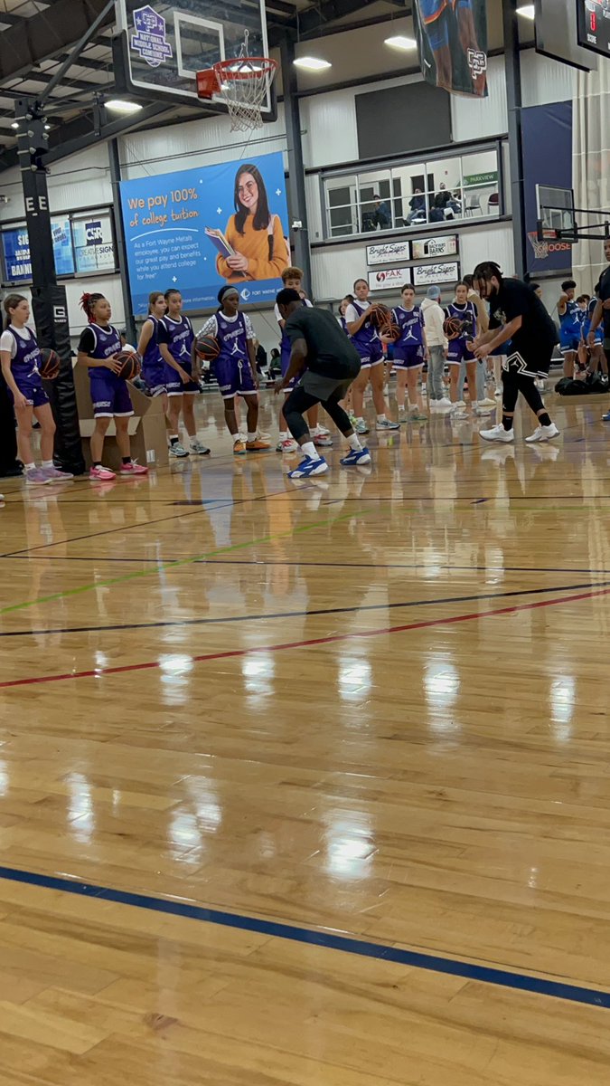 GerrinJohnson's tweet photo. Day 2 of @CP3NMSC working with Mr. Dribbletoomuch/Handlelife ball. Fort Wayne, In https://t.co/t1C8WlRPKU