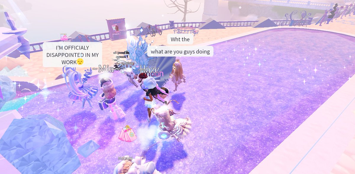 glowingAsteria's tweet photo. Today I met the Fountain lady! in the most chaotic server Iv'e ever been in.. #royalehighglitterfrost #royalehighchristmas https://t.co/3S3OJXr4lS
