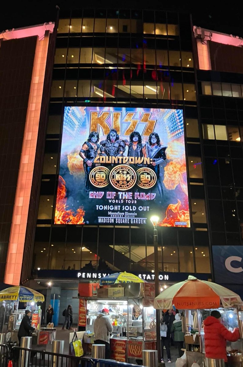 It all ends here.

Or does it?

#KISS50 
#KISSARMY
#KISSNYCTAKEOVER 
#MadisonSquareGarden
#EndOfTheRoad