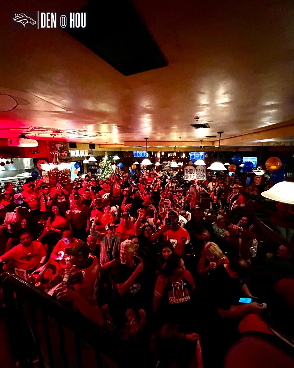 Broncos's tweet photo. #BroncosCountry showed 🆙 in Houston! https://t.co/am2ieBCgX9