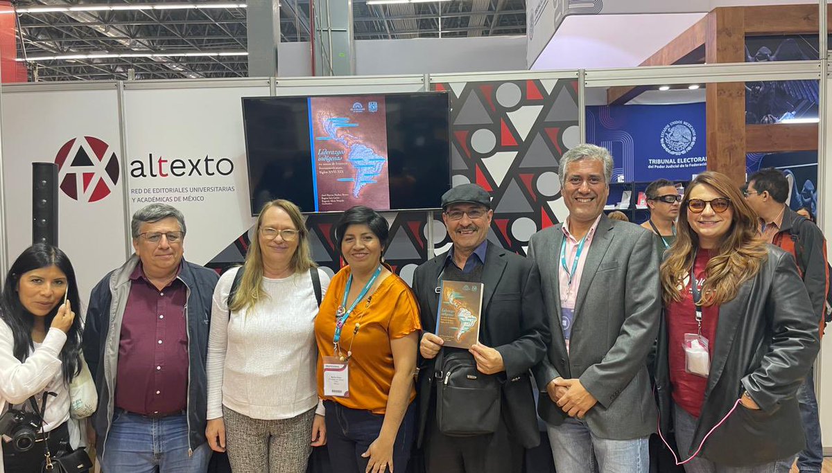 Colsonora's tweet photo. El doctor José Marcos Medina Bustos del @CehrfColson , presenta su más reciente investigación en el Stand Colectivo de la @redaltexto G15 en la @FILGuadalajara 2023.

#LibrosColson #FILGuadalajara23 #RedAltexto  #SomosLectores #UniónDeCulturas https://t.co/foujVsc5Br