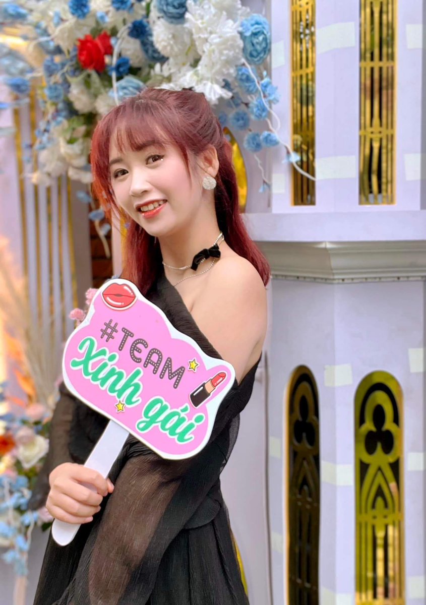 Ngoài kia đám cưới linh đình
Bao giờ mới đến lượt mình đây anh!