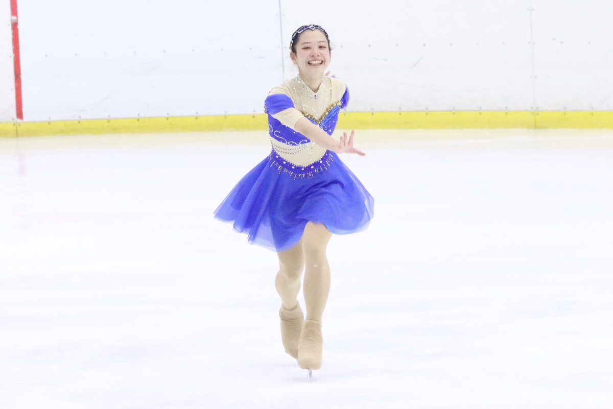 kanspo's tweet image. 【アイススケート】第72回関西学生氷上競技選手権大会２日目／於・大阪府立臨海スポーツセンター

［初・１級女子］
吉岡

多彩なつなぎの技を披露し、観客席を沸かせる。笑顔で『Friend Like Me』を演じ切った。