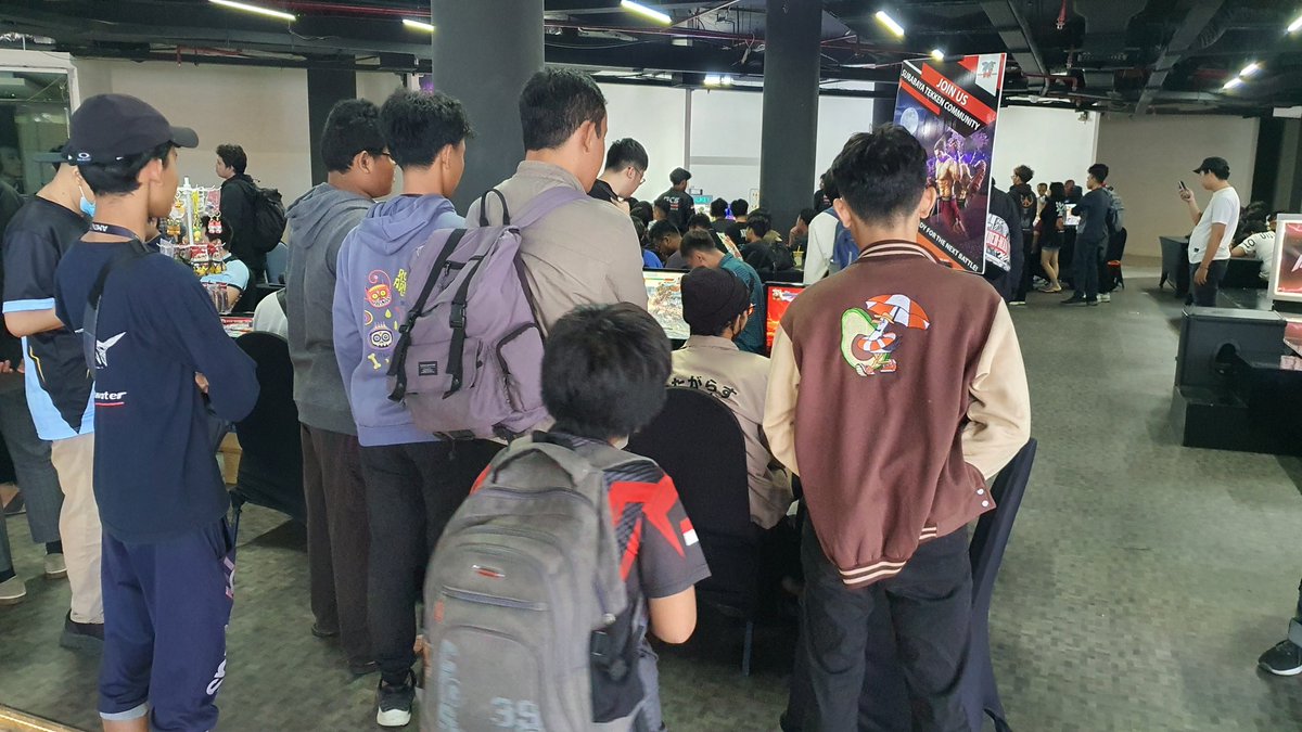 kenkun211's tweet image. Tomorrow will be his final exam at school, but he insist wants to join the local Tekken 7 rookie tournament today 😄
He's the youngest and the smallest participant but it won't stop him! 😁💪
Good luck kid!

#GoldenClan #VS1R #TwoEleven