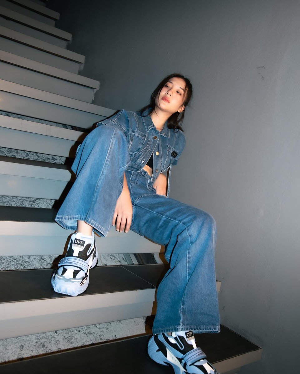 damada99's tweet photo. เริศค่ะ มาลุคยีนส์เท่ๆกับ #offwhite #OffWht #OffWhiteBangkok #Jorin4EVE #4EVE #TPOP https://t.co/3ZdMb1sckL