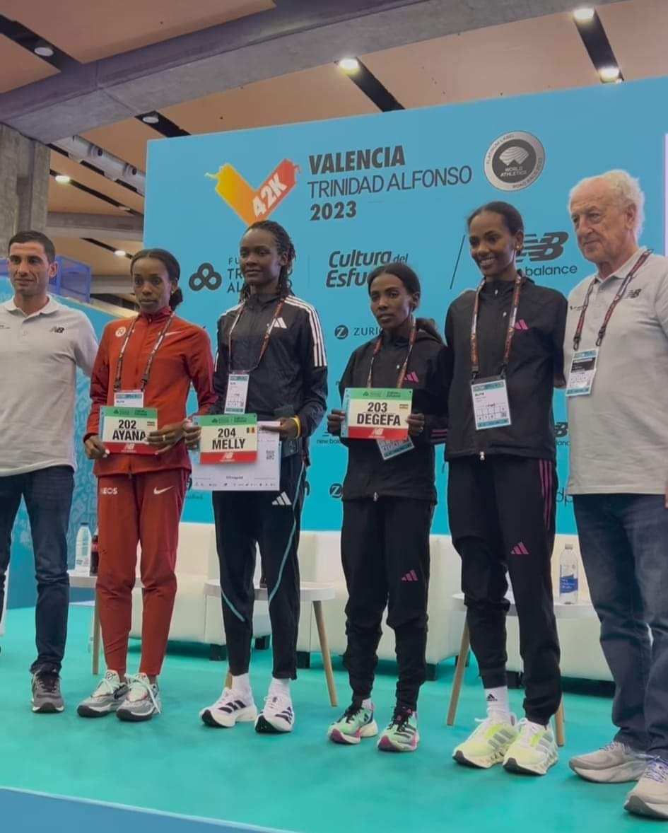 RunningLife_'s tweet photo. 🏃‍♂️🏃‍♀️👍😊🇪🇸Atletas élite en el Maratón de Valencia 2023.

🏃‍♂️🇺🇬Joshua Cheptegei 
🏃🏾‍♂️🇹🇿Gabriel Geay 
🏃🏿‍♂️🇰🇪Alexander Mutiso 
🏃🏿‍♂️🇪🇹Kenenisa Bekele 

🏃🏾‍♀️🇪🇹 Almaz Ayana 
🏃🏿‍♀️🇷🇴Joan Melly 
🏃🏿‍♀️🇪🇹Worknesh Degefa 
🏃🏿‍♀️🇩🇪Melah Kejeta 

#ValenciaMarathon #MaratondeValencia #Valencia #RunningLife https://t.co/s4AcGQvrAO
