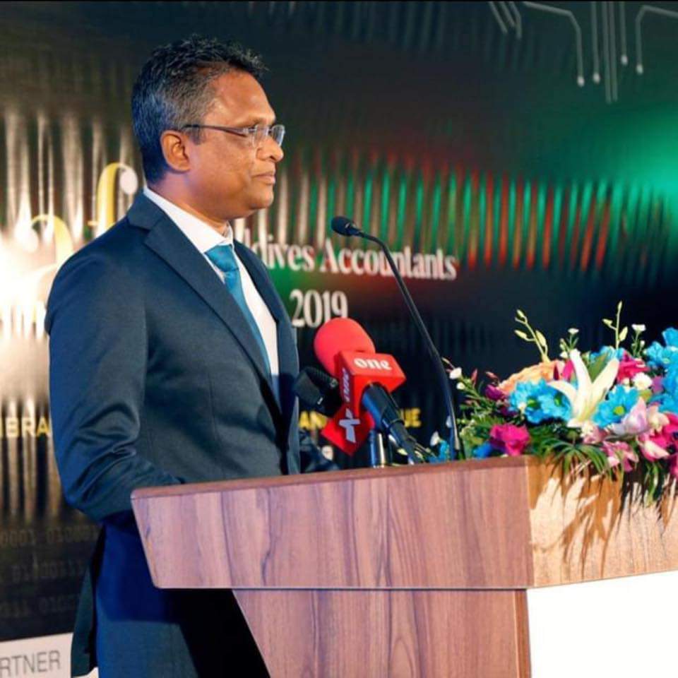 nuzu8121's tweet photo. މާލެއަށް މި މާލިމީ.
ގަދަ ކަނޑުގައި ދުއްވާ ދިވެހިންގެ ކުންފުނި މެކުހައް ޖަހާލި. މުޅިރާއްޖެ އަދިވެސް ޝުކުރުން ފުރެނީ!!
#AzimforMaleMayor https://t.co/4y9ewSMlxP