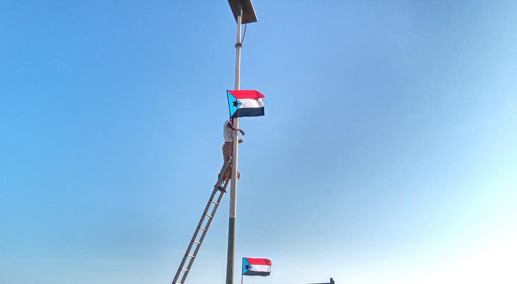 a_n_alawlaqi's tweet photo. محافظة #المهره تتزين بأعلام الجنوب استعداداً للفعالية الجماهيرية التي ستقام يوم غد الاثنين في مديرية سيحوت بمناسبة بالذكرى الـ 56 لعيد الاستقلال الجنوبي المجيد.. https://t.co/mITgJTBHxk