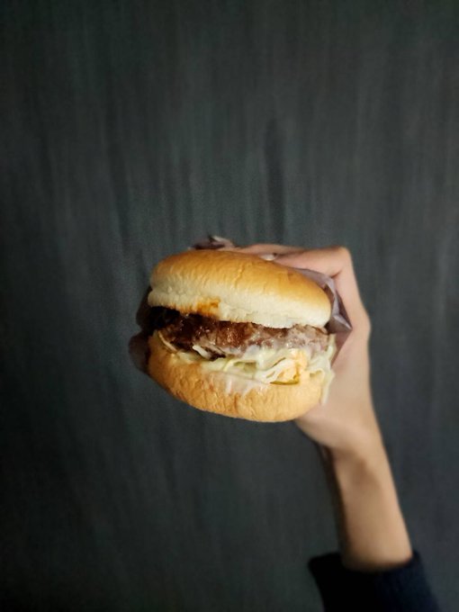 濃厚ビーフハヤシグラコロ https://t.co/ic4F2GOQnQ