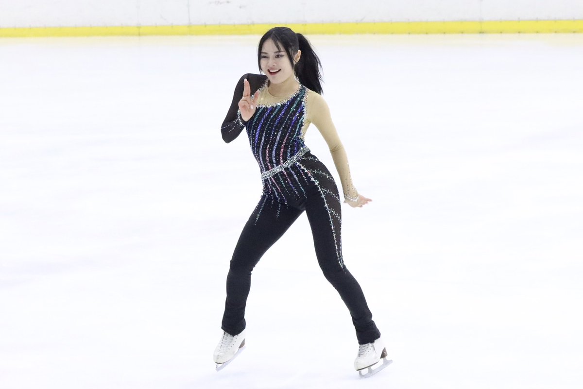 kanspo's tweet image. 【アイススケート】第１回近畿学生氷上競技選手権大会２日目／於・大阪府立臨海スポーツセンター

［３・４級女子］
伊葉

アップテンポなリズムに合わせ、キレのあるダンスと美しいスピンを見せる。