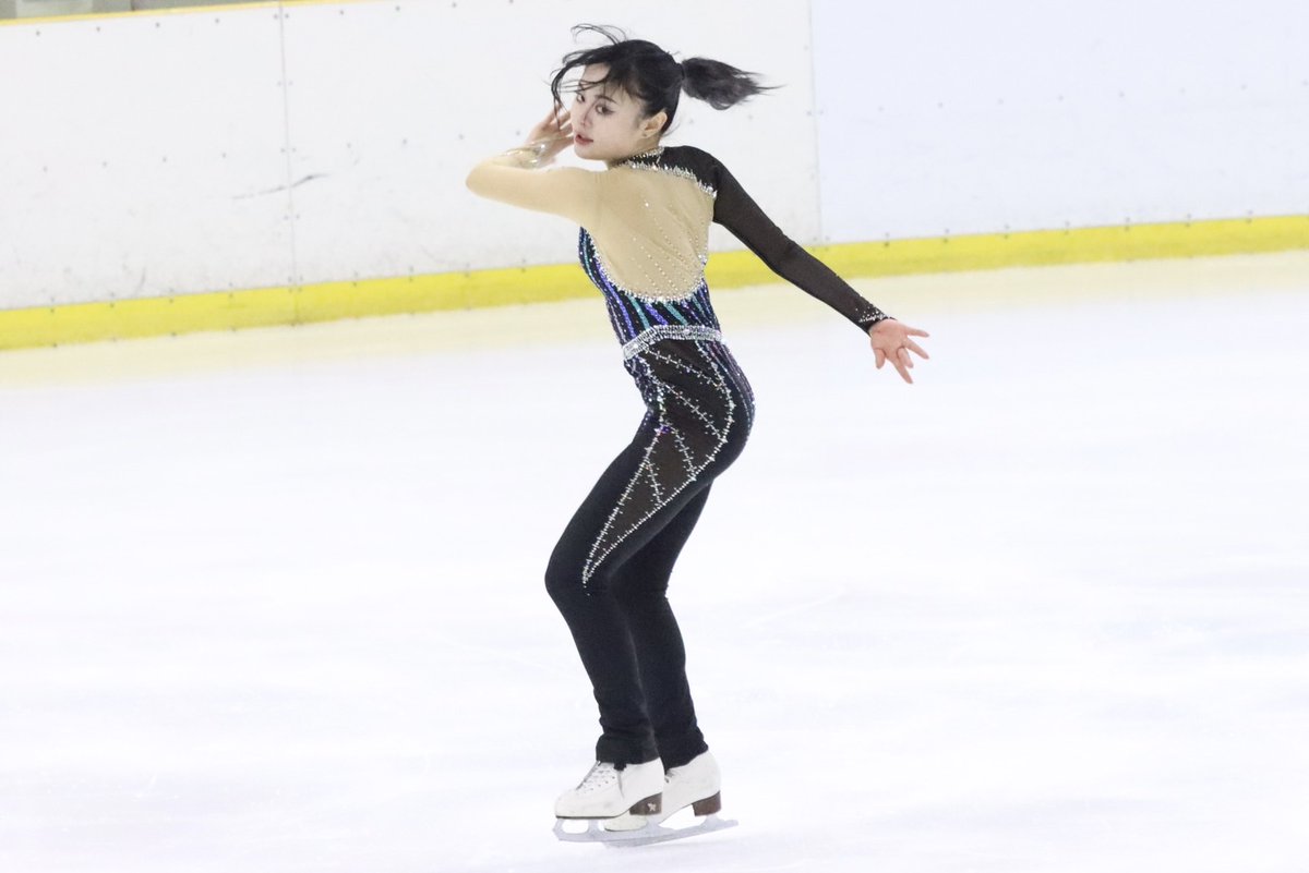 kanspo's tweet image. 【アイススケート】第１回近畿学生氷上競技選手権大会２日目／於・大阪府立臨海スポーツセンター

［３・４級女子］
伊葉

アップテンポなリズムに合わせ、キレのあるダンスと美しいスピンを見せる。