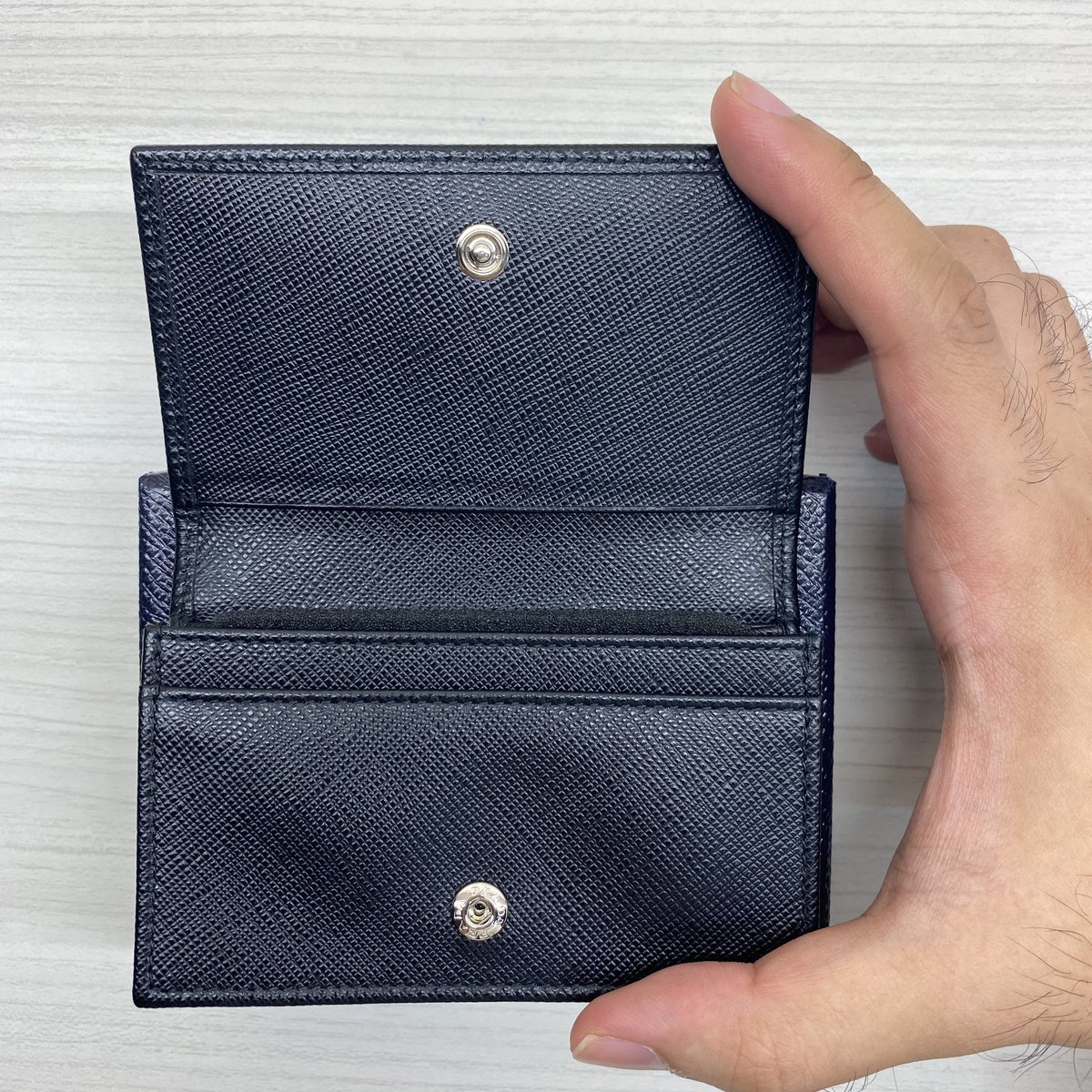 jggo's tweet photo. Selling Low!

Prada Card Holder
Brand New Comes Complete (Box, Authenticity card, Paper Bag, Tag)
Black (Nero)

Similar models at the local boutique priced around ~27k) [see last photo for comparison]

PM for inquiries! https://t.co/BjcWoiOYGz