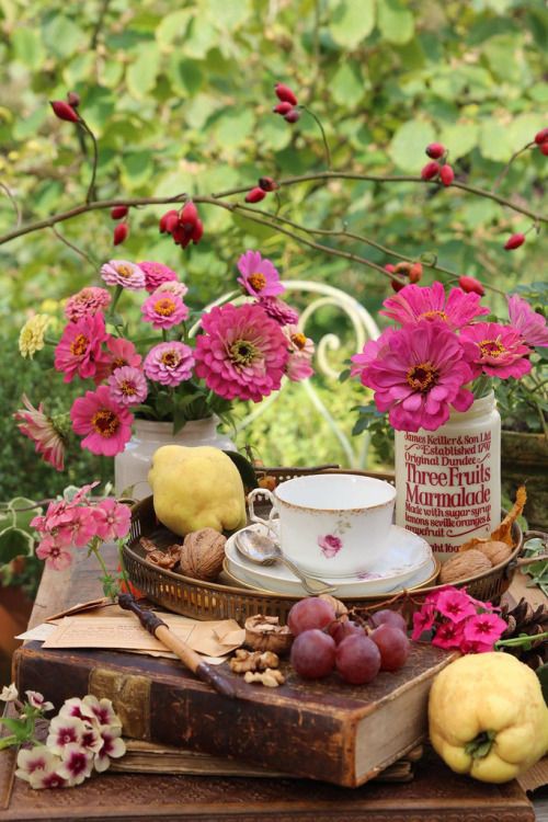 Günaydın 😊
Her güne sevgiyle uyandıran umutlarınız olsun.
Mutlu pazarlar ☘️