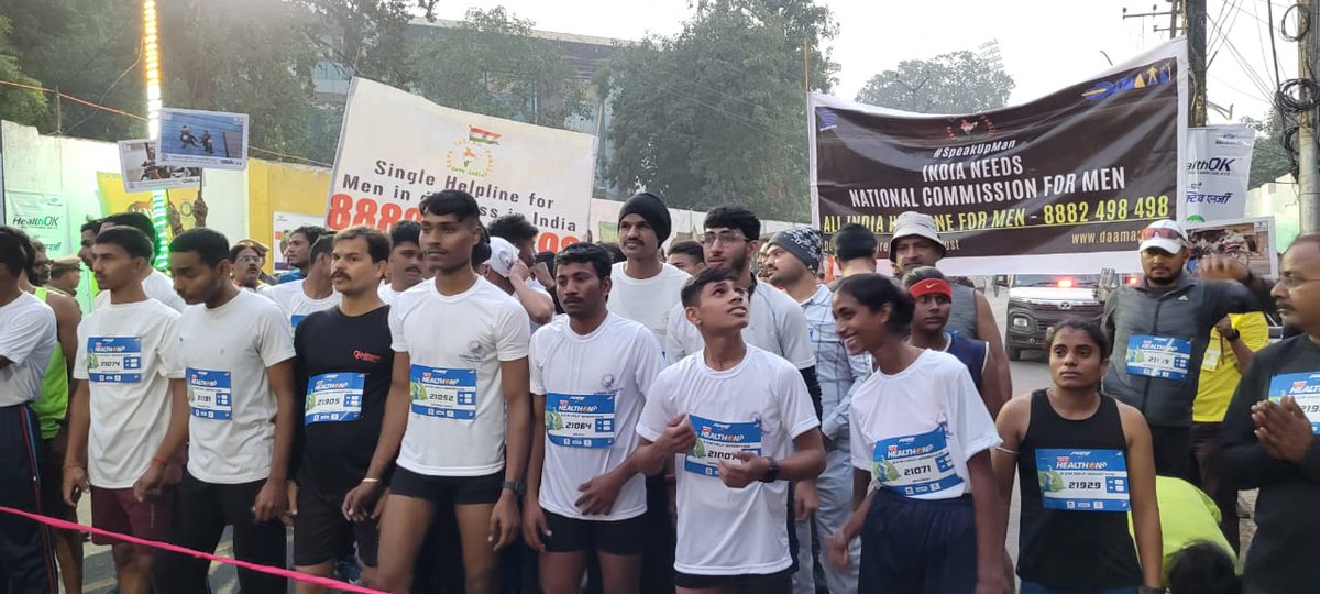 #Daaman today rocked the #KanpurHalfMarathon organised by <a href="/JagranNews/">Dainik Jagran</a> today.
Members highlighted the unique contribution men make to society—keeping everything that frequently fails running—apart from highlighting the issues men face