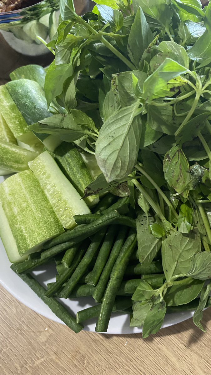 sutanzae's tweet photo. monggo maem ….

Sambel Gandaria
Ayam Goreng Bawang Putih
Lalapan dan Ikan Asin

sebenernya ada tahu tempe juga
kalian makan apa ??

colek @kindymoh https://t.co/Z363CLHVlp