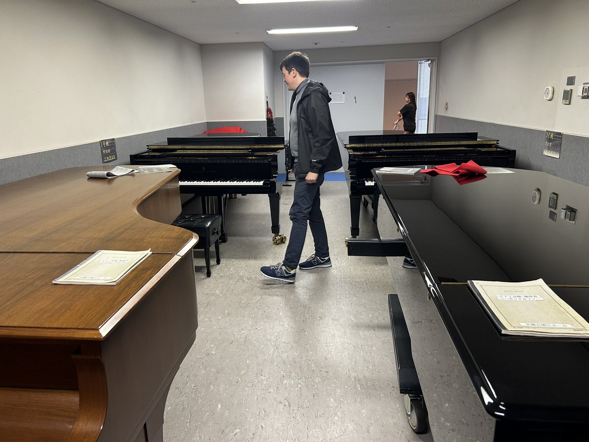 Tokyo is always fun and has wonderful concert halls. @jbaillieu loved choosing his piano out of many at Hamarikyu Asahi Hall and we loved presenting our Lieder programme to such a dedicated audience. The NHK filmed the concert and will broadcast it in the nearer future.