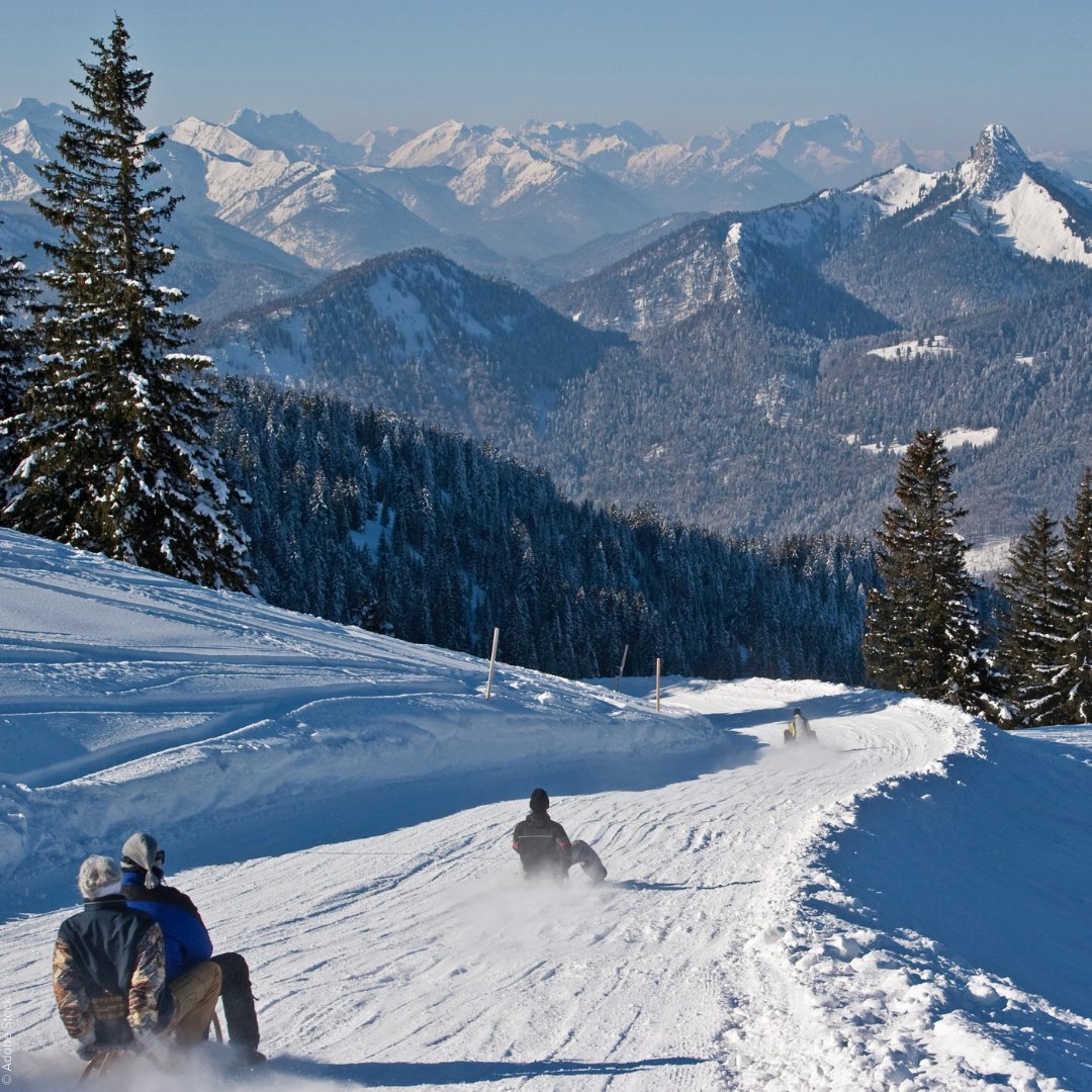 ger_trends's tweet image. 🇩🇪❄️ When the first snow trickles down, the Germans take pleasure in a wide range of romantic to cozy to sporty winter activities.

⛷️☃️ We take you to #Germany's hot spots during the cold season!

💬 Which place in winter Germany would like to #travel to first?

#GermanChristmas