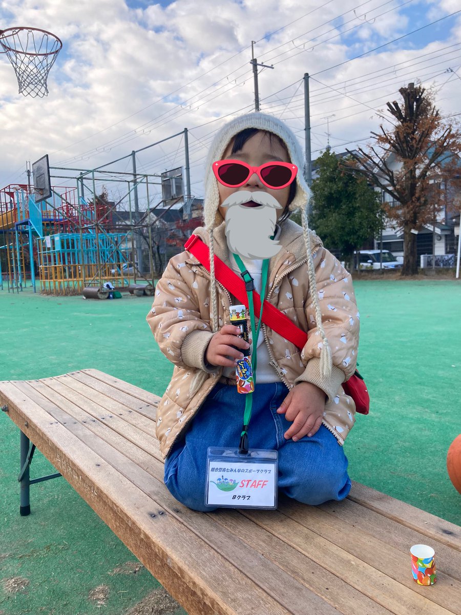 sikanokazo9's tweet image. 本日は日頃お世話になってる七小でスポーツイベントのお手伝い。フリースローで子たちが身体の使い方を学んでました。リンクまでボールが届かない子が、シュートが入るようになるととても楽しそうで✨最年少スタッフも朝から頑張ってました！#最年少スタッフ爆睡中　#長岡京市　#バスケット楽しいよね