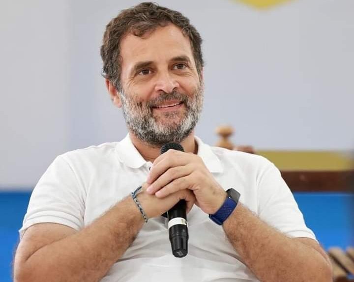 JaikyYadav16's tweet image. आज देश की जनता ने कुछ बातों पर मुहर लगा दी है, वो बातें ये हैं।

देश की जनता के लिए बेरोज़गारी कोई भी मुद्दा नहीं है।

देश की जनता के लिए महंगाई कोई भी मुद्दा नहीं है।

देश की जनता है के लिए स्वास्थ्य सुविधाएं कोई भी मुद्दा नहीं है।

देश की जनता के लिए विकास कोई भी मुद्दा नहीं…